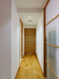 漆喰など自然素材を利用し、健康的な空間に